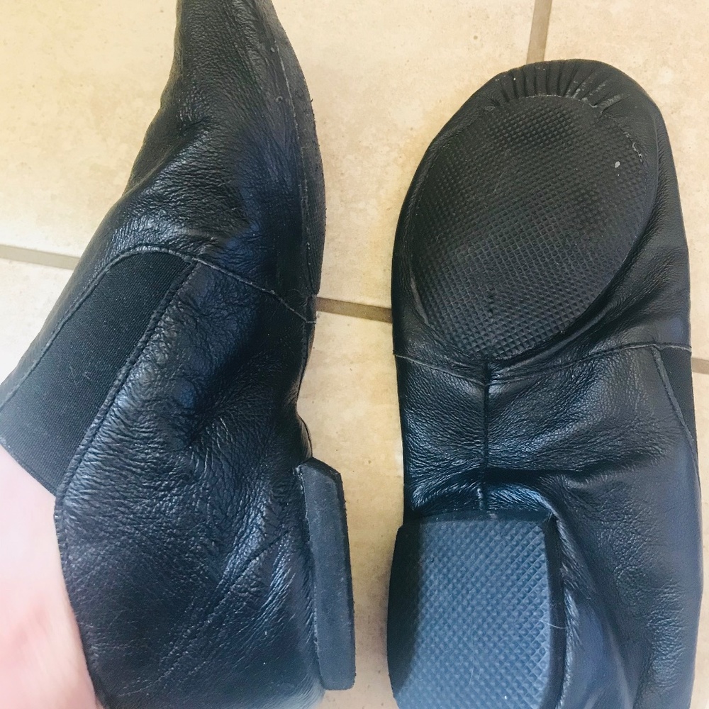 👯‍♀️ Theatricals black jazz shoes 👯‍♀️